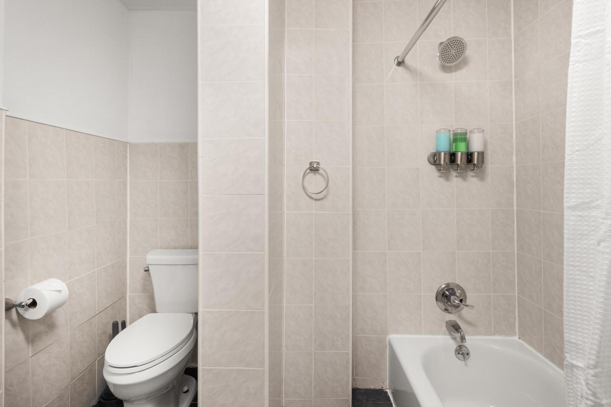 Spacious 3 Bedroom Gem In Trendy Dumbo! Apartment *