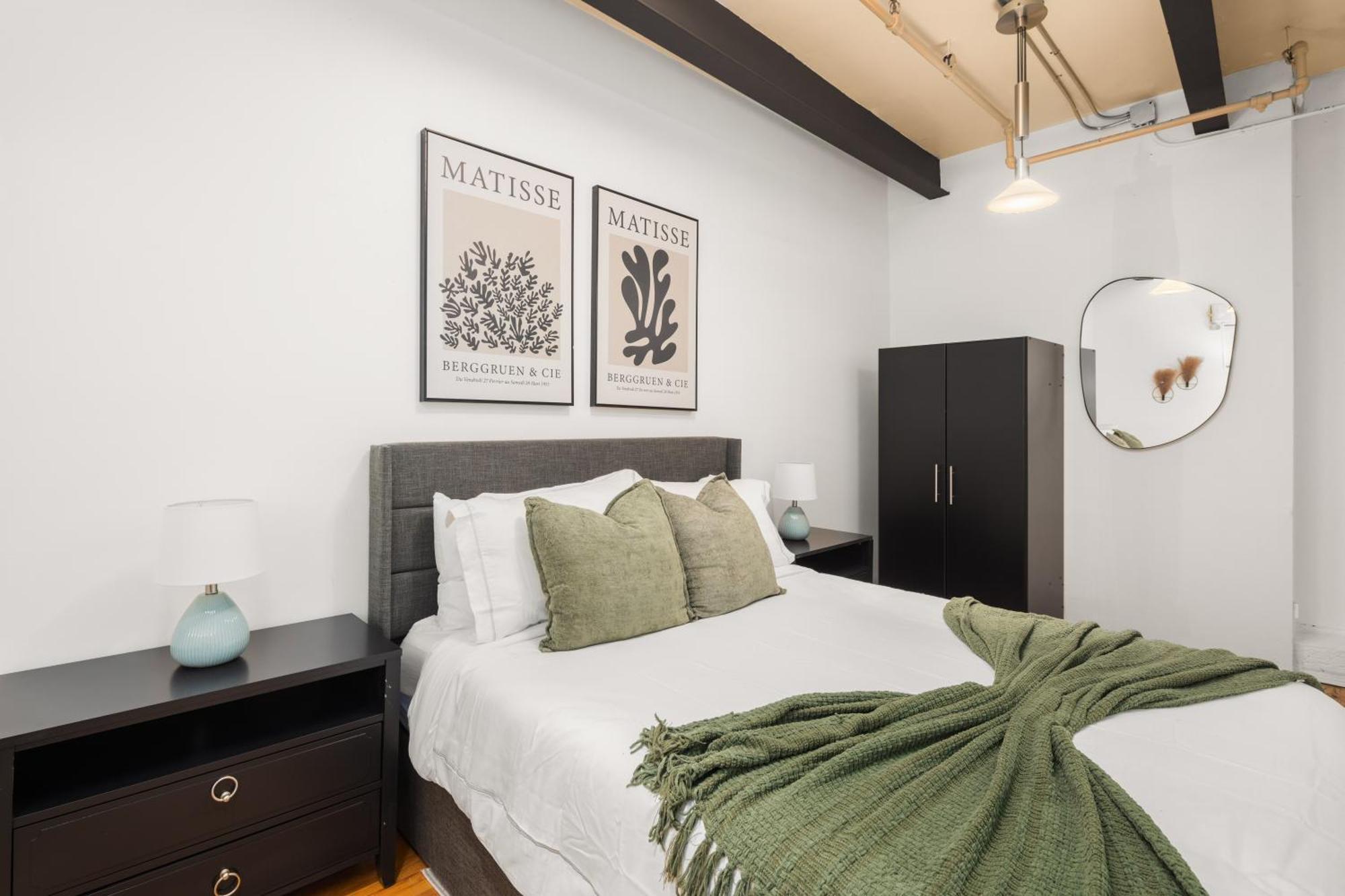 Spacious 3 Bedroom Gem In Trendy Dumbo! Apartment *